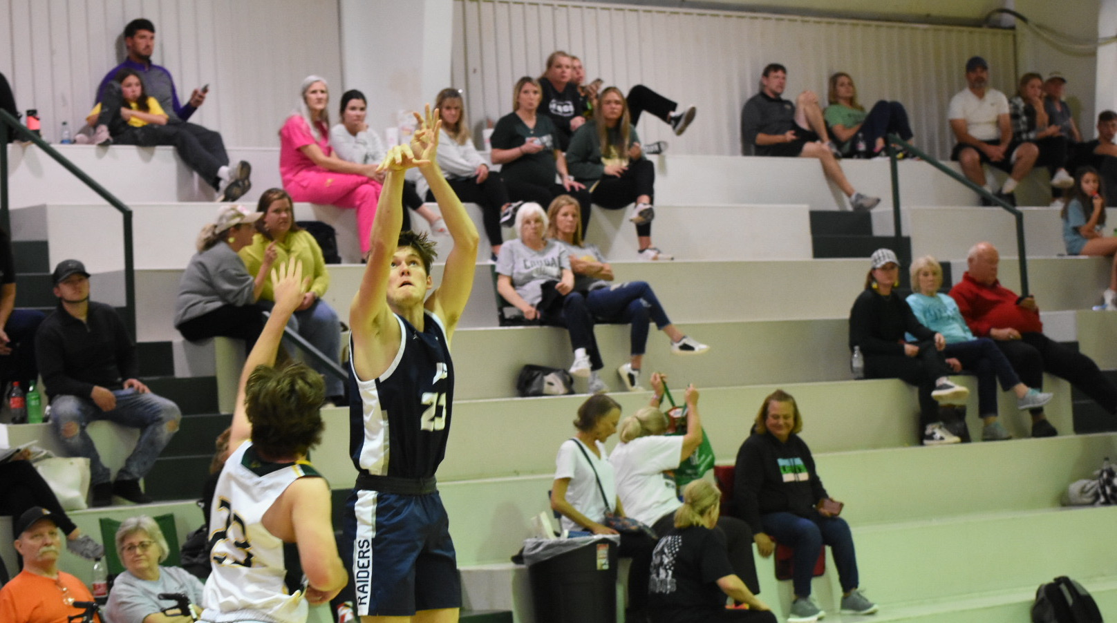 Raiders Cruise to 2-1